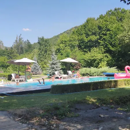 Holiday home дивият божур Stanyantsi