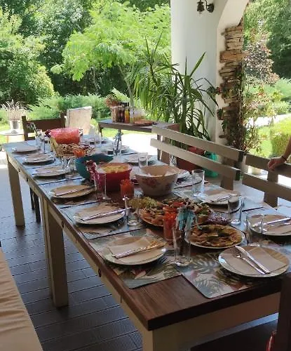 펜션 дивият божур